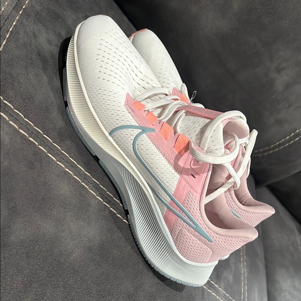 Nike Women's White and Pink Athletic Shoes
